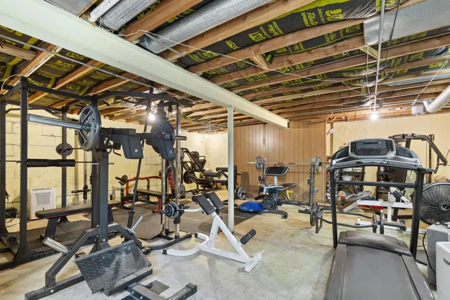 $239,900 | 5147 South Camelot Lane, Greenfield, WI 53221