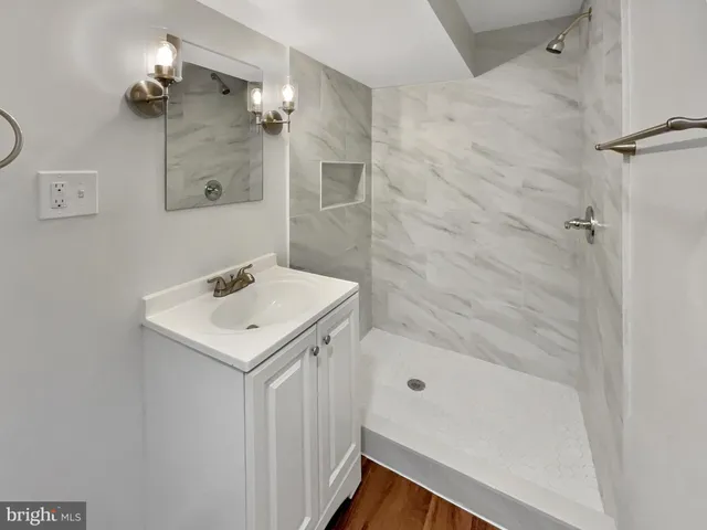 $680,000 | 1 Pembrooke View Court, Gaithersburg, MD 20877