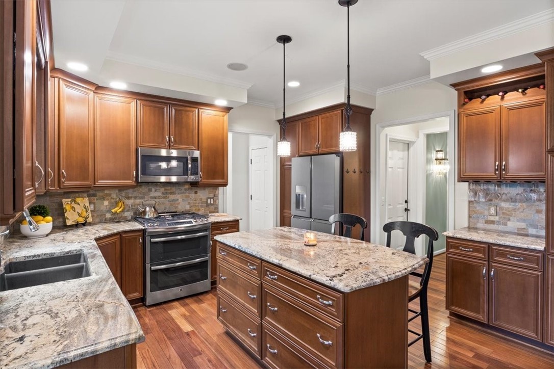 613 Brookstone Bend Webster, NY 14580 - Photo 16 of 45