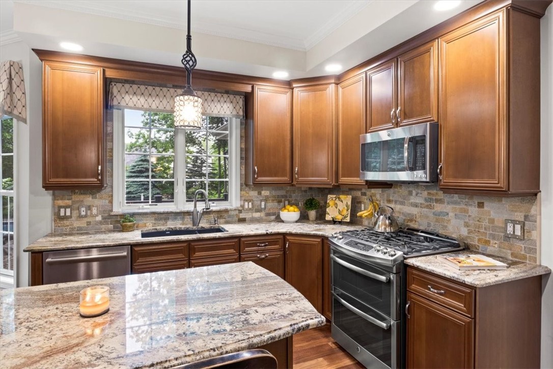 613 Brookstone Bend Webster, NY 14580 - Photo 18 of 45