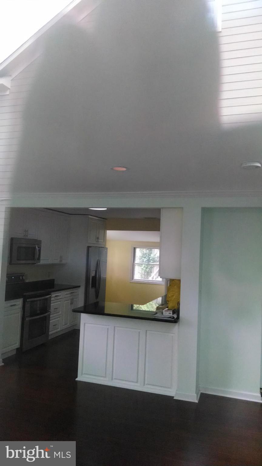 15 McKay Circle Cabin John, MD 20818 - Photo 8 of 20 a living room with furniture and a flat screen tv