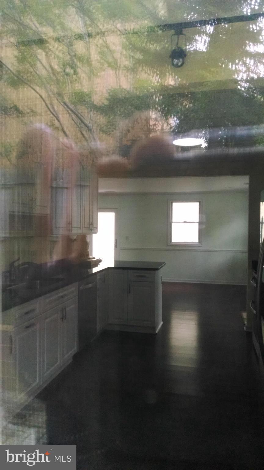 15 McKay Circle Cabin John, MD 20818 - Photo 9 of 20 a kitchen with granite countertop lots of counter top space