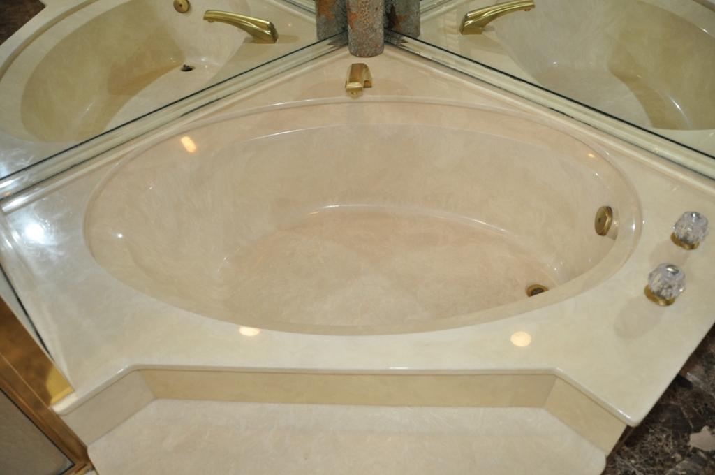 6514 Via Benita Boca Raton, FL 33433 - Photo 25 of 31 Master Tub