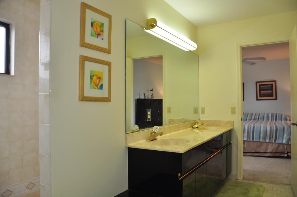 6514 Via Benita Boca Raton, FL 33433 - Photo 28 of 31 2nd Bathroom Second View