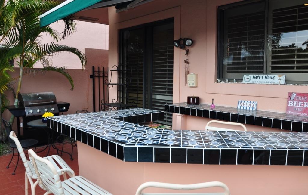 6514 Via Benita Boca Raton, FL 33433 - Photo 4 of 31 Outdoor Bar