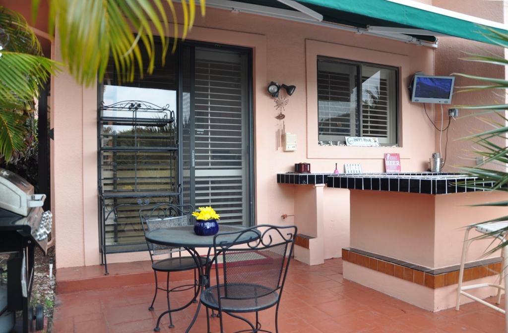 6514 Via Benita Boca Raton, FL 33433 - Photo 5 of 31 Another look at the bar.