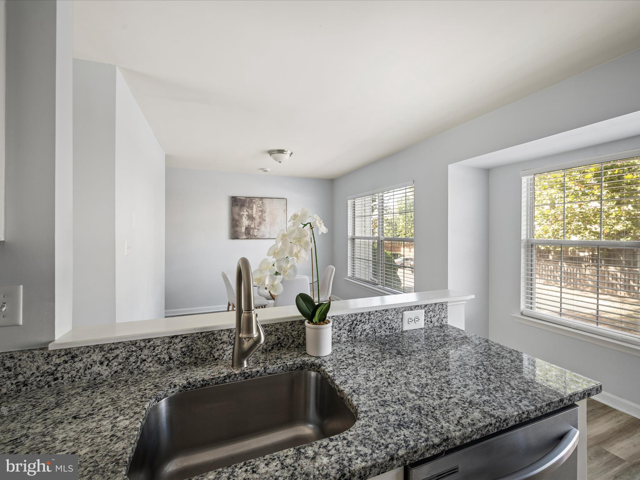 20198 Brookview Square Ashburn, VA 20147 - Photo 23 of 61 Kitchen