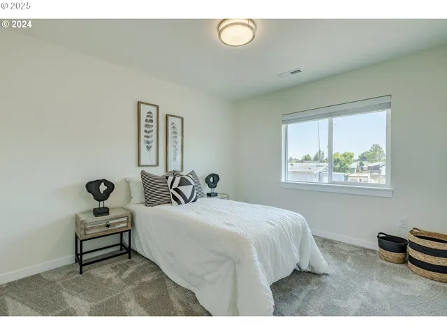 $375,000 | 735 Periander Way, Harrisburg, OR 97446