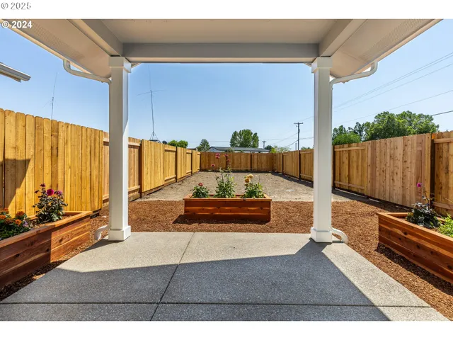 $375,000 | 735 Periander Way, Harrisburg, OR 97446