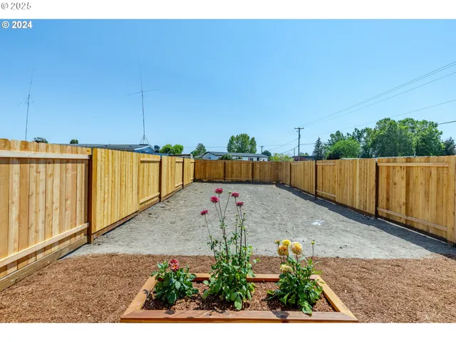 $375,000 | 735 Periander Way, Harrisburg, OR 97446