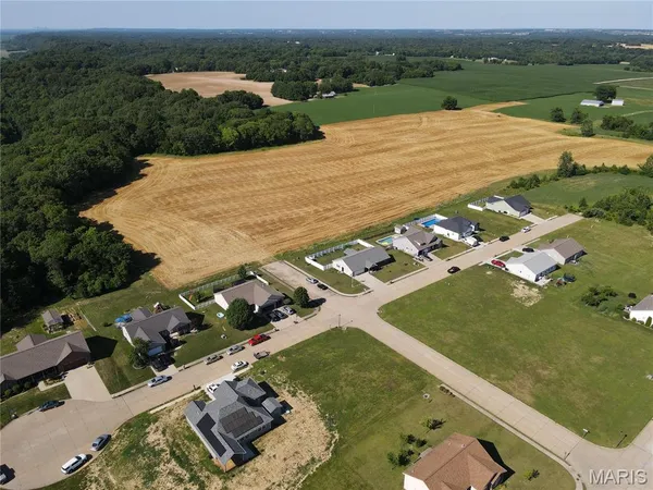 $36,500 | 521 Bluff Meadows Drive, Valmeyer, IL 62295