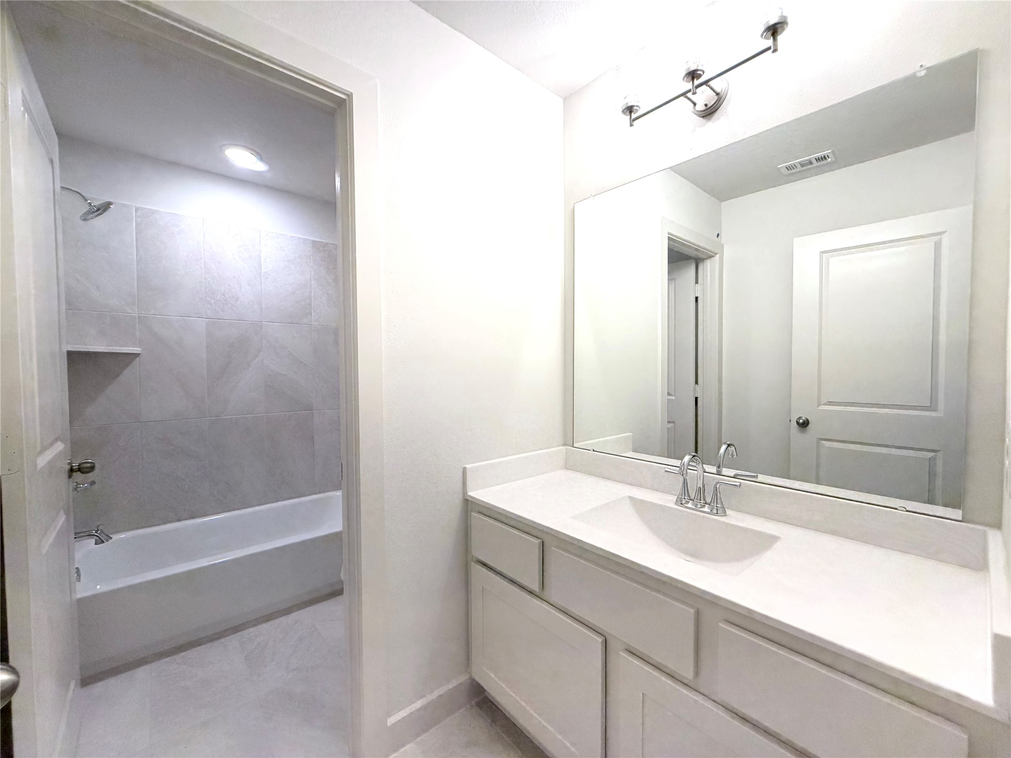 31174 Riley Hts Drive Fulshear, TX 77441 - Photo 35 of 38 Hallway full bath on 2/F