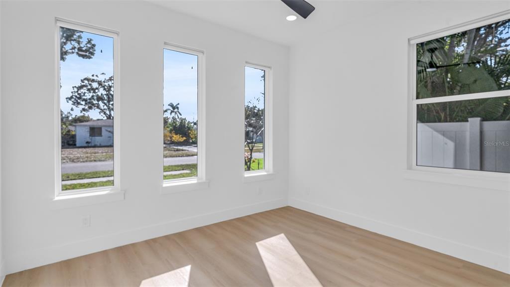 2701 35th Avenue North St. Petersburg, FL 33713 - Photo 13 of 38