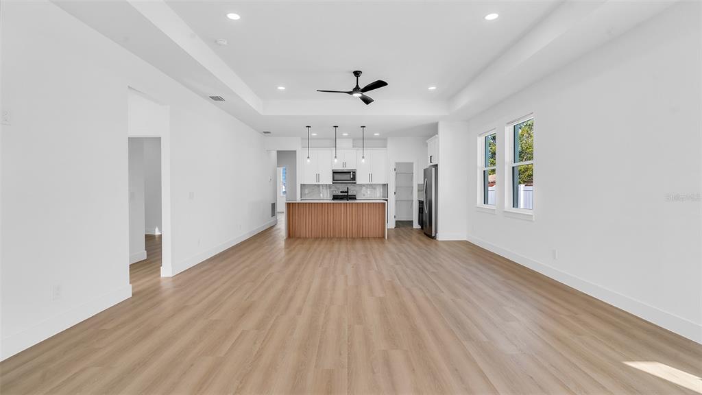 2701 35th Avenue North St. Petersburg, FL 33713 - Photo 4 of 38