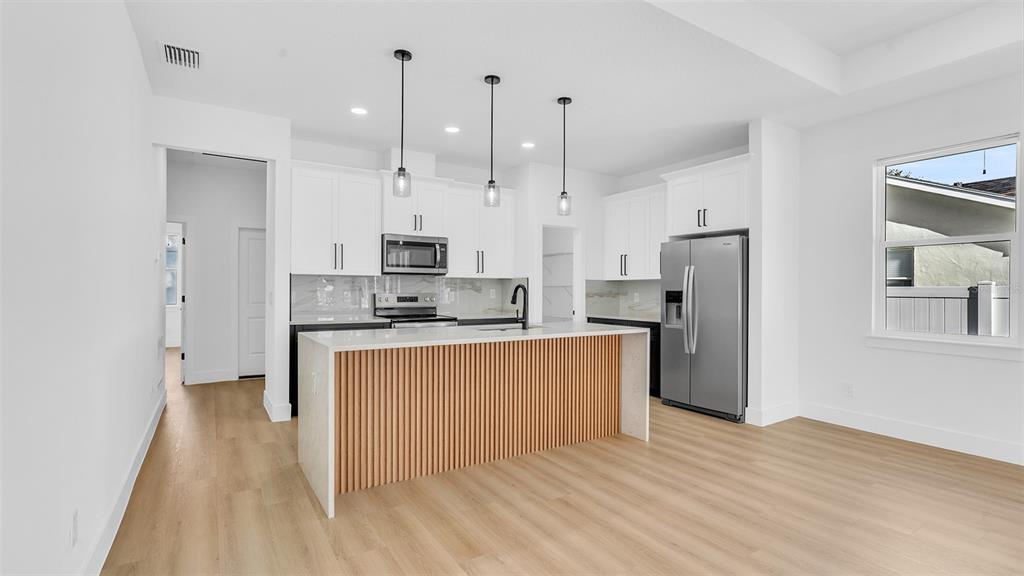 2701 35th Avenue North St. Petersburg, FL 33713 - Photo 7 of 38