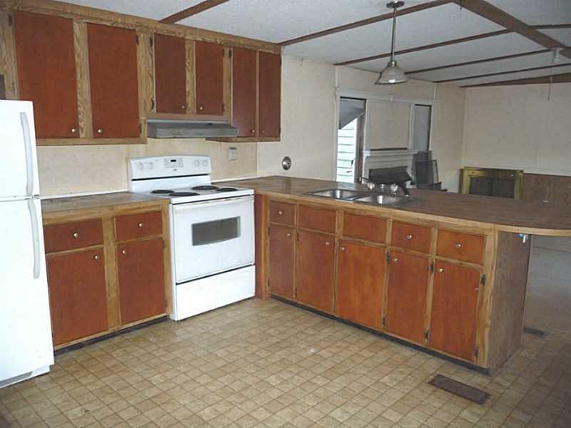 139 Old Rte 26 Paris, ME 04281 - Photo 16 of 34 Kitchen.