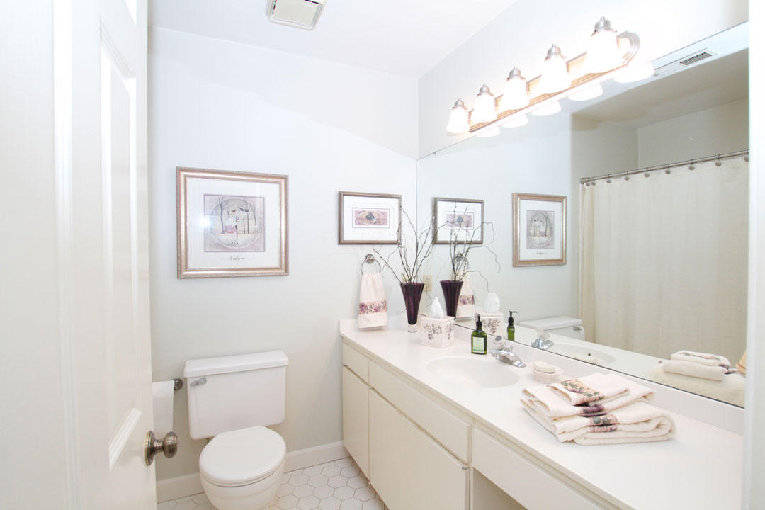 2529 South Clearing Road Salem, VA 24153 - Photo 17 of 34 2nd Bathroom