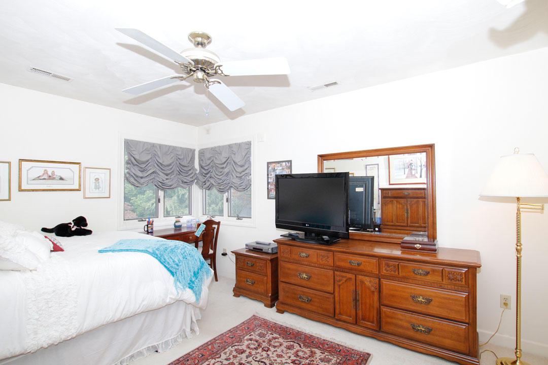 2529 South Clearing Road Salem, VA 24153 - Photo 27 of 34 Upstairs Bedroom