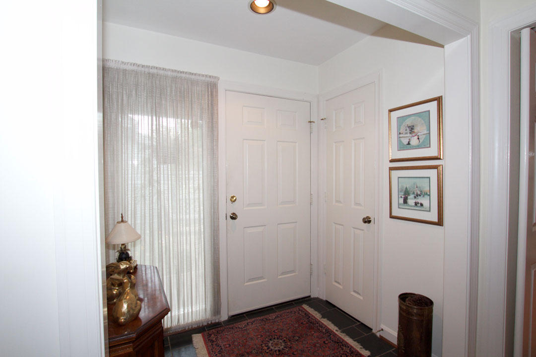 2529 South Clearing Road Salem, VA 24153 - Photo 4 of 34 Foyer