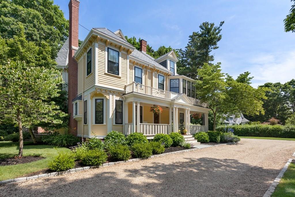 699 Boston Post Road Weston, MA 02493 - Photo 40 of 41 a front view of a house with a garden