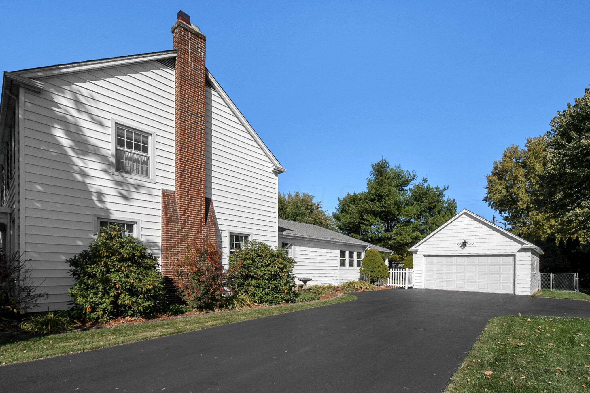 724 Granville Road Newark, OH 43055 - Photo 5 of 42 6-web-or-mls-724-granville-rd