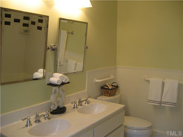 2214 Creston Road Raleigh, NC 27608 - Photo 17 of 24 Shared Bath