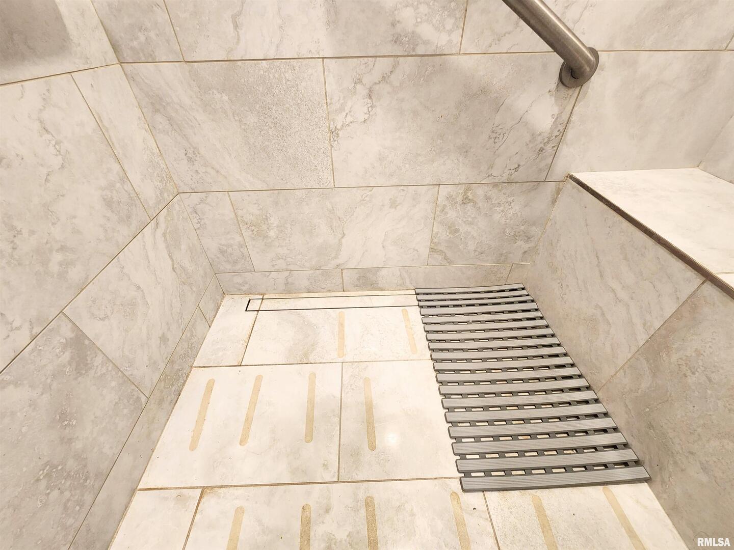 355 Chestnut Street Alto Pass, IL 62905 - Photo 11 of 26 a picture of a bathroom