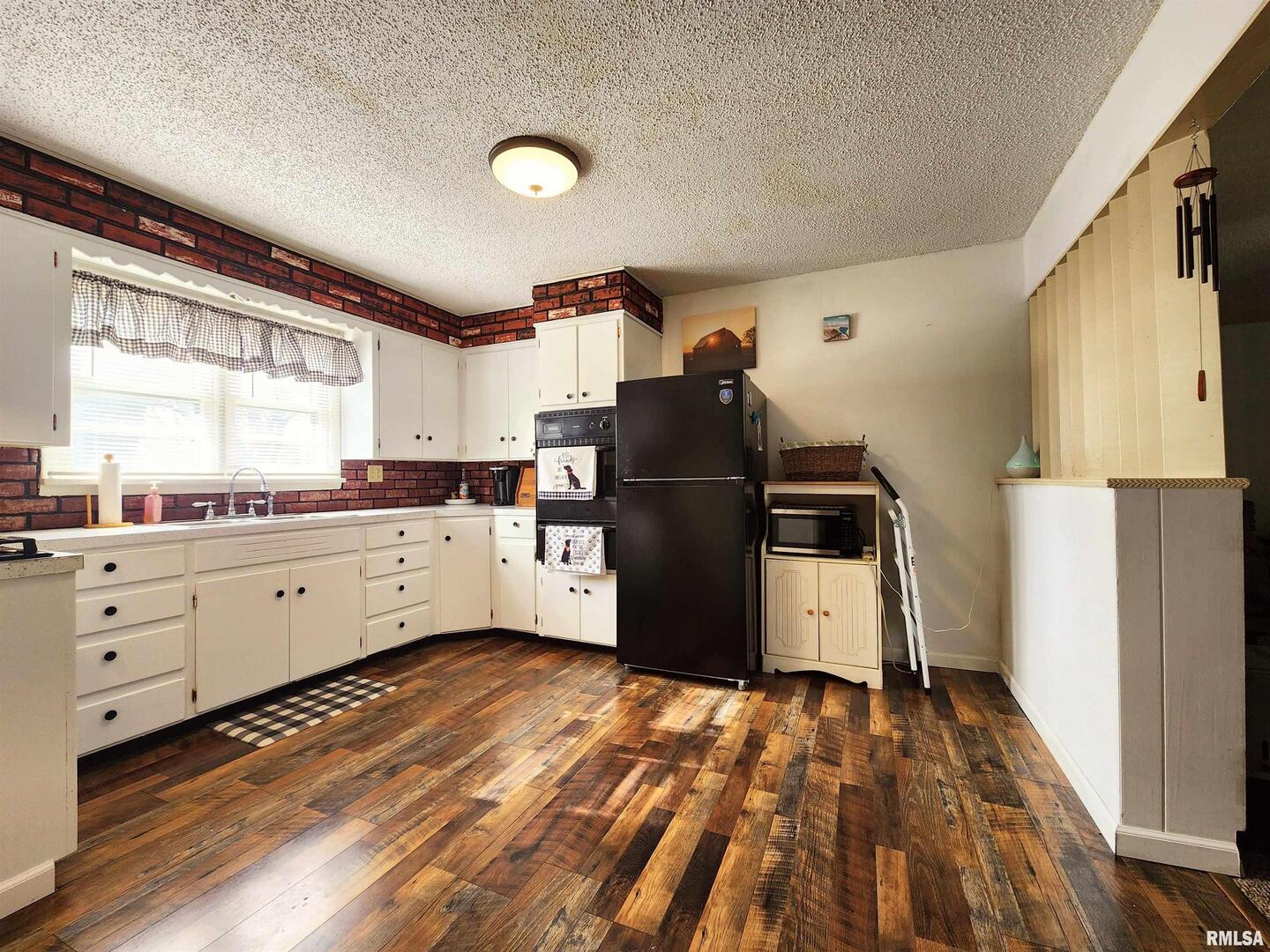 355 Chestnut Street Alto Pass, IL 62905 - Photo 4 of 26 a kitchen with cabinets a refrigerator and a stove