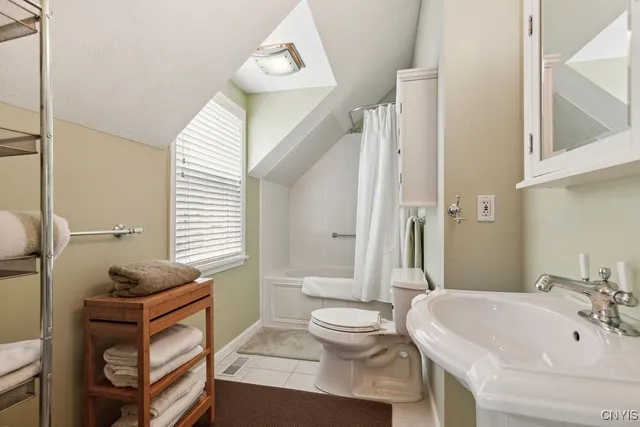 $1,800 | 39 Jordan Street, Unit B, Skaneateles, NY 13152