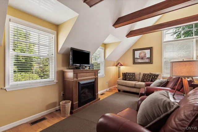 $1,800 | 39 Jordan Street, Unit B, Skaneateles, NY 13152