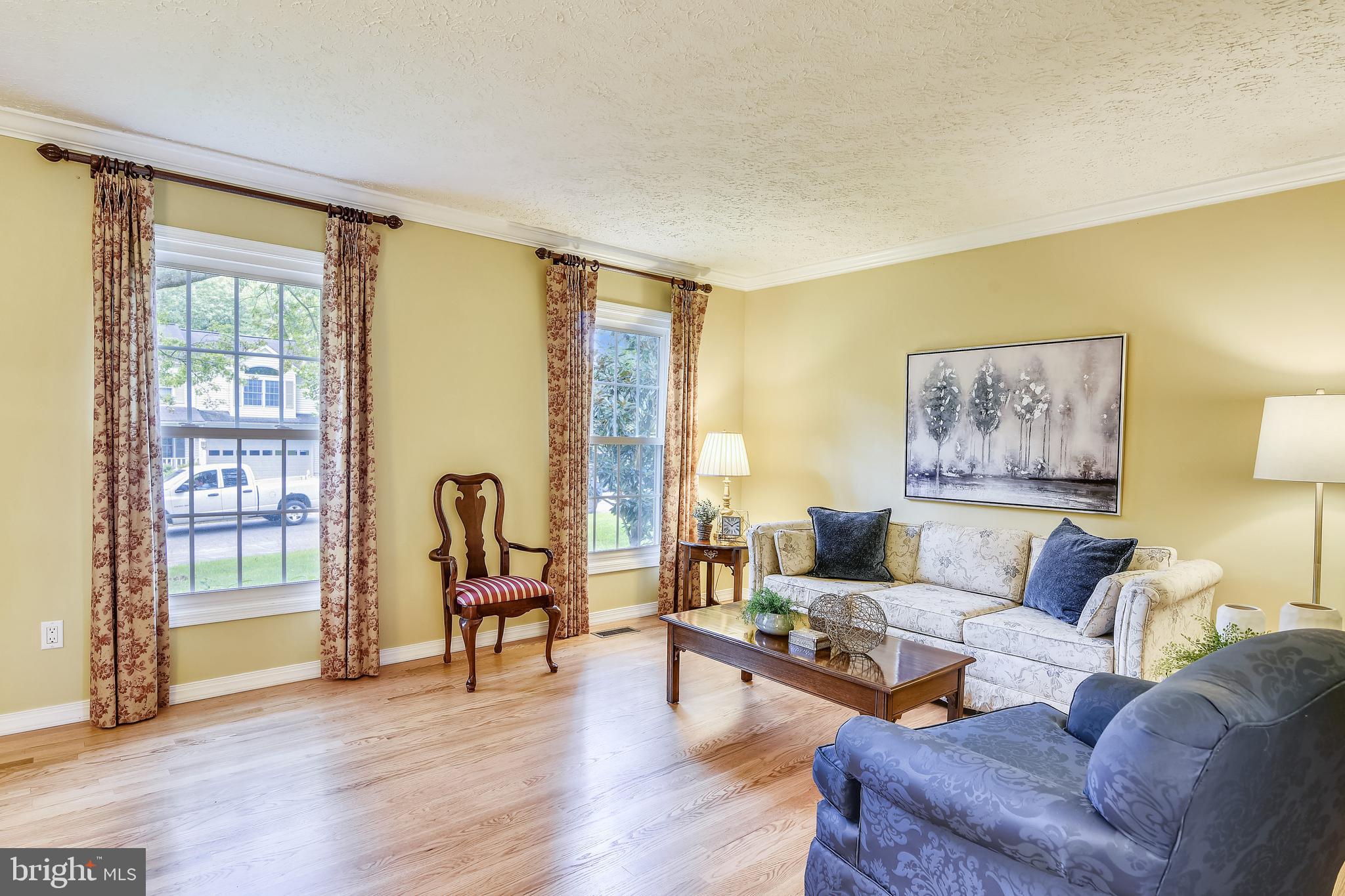 11628 Quail Ridge Court Reston, VA 20194 - Photo 5 of 30 Living Room