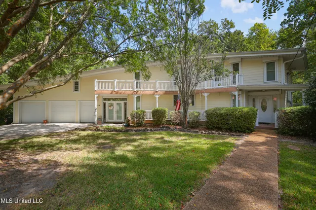 $370,000 | 6518 Mauna Loa Court, Diamondhead, MS 39525