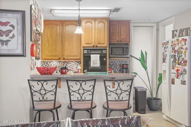 $370,000 | 6518 Mauna Loa Court, Diamondhead, MS 39525