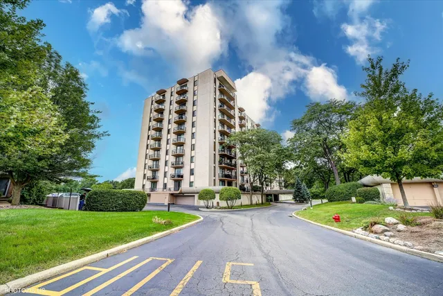 $245,000 | 190 South Wood Dale Road, Unit 200, Wood Dale, IL 60191
