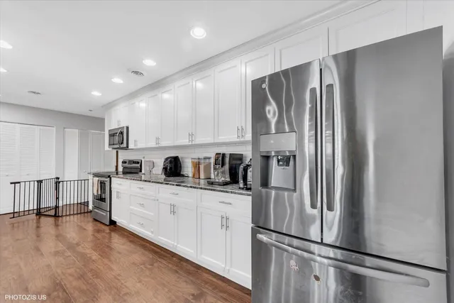 $245,000 | 190 South Wood Dale Road, Unit 200, Wood Dale, IL 60191