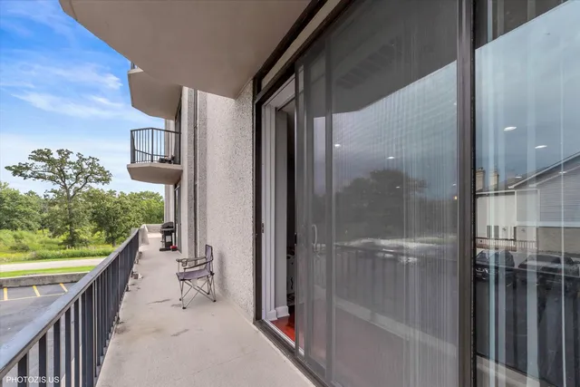 $245,000 | 190 South Wood Dale Road, Unit 200, Wood Dale, IL 60191