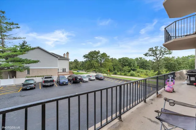 $245,000 | 190 South Wood Dale Road, Unit 200, Wood Dale, IL 60191