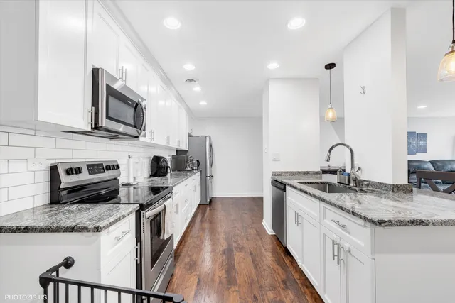 $245,000 | 190 South Wood Dale Road, Unit 200, Wood Dale, IL 60191