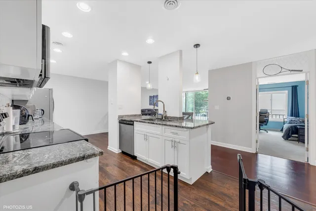 $245,000 | 190 South Wood Dale Road, Unit 200, Wood Dale, IL 60191