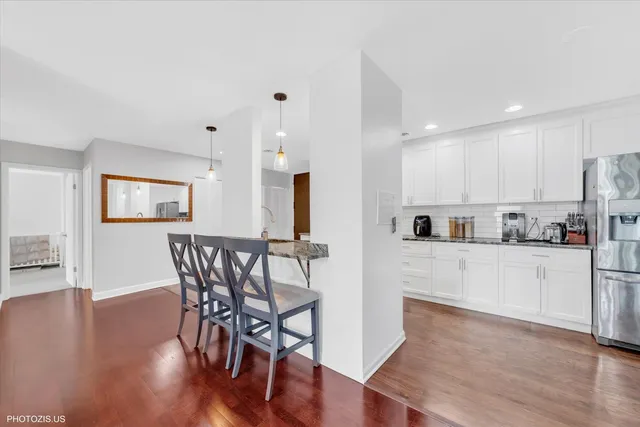 $245,000 | 190 South Wood Dale Road, Unit 200, Wood Dale, IL 60191