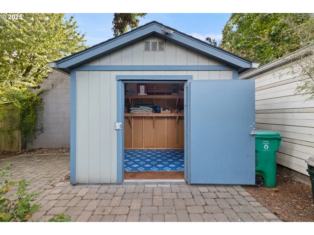 a view of outdoor space kitchen