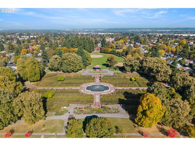 a view of back yard of the house