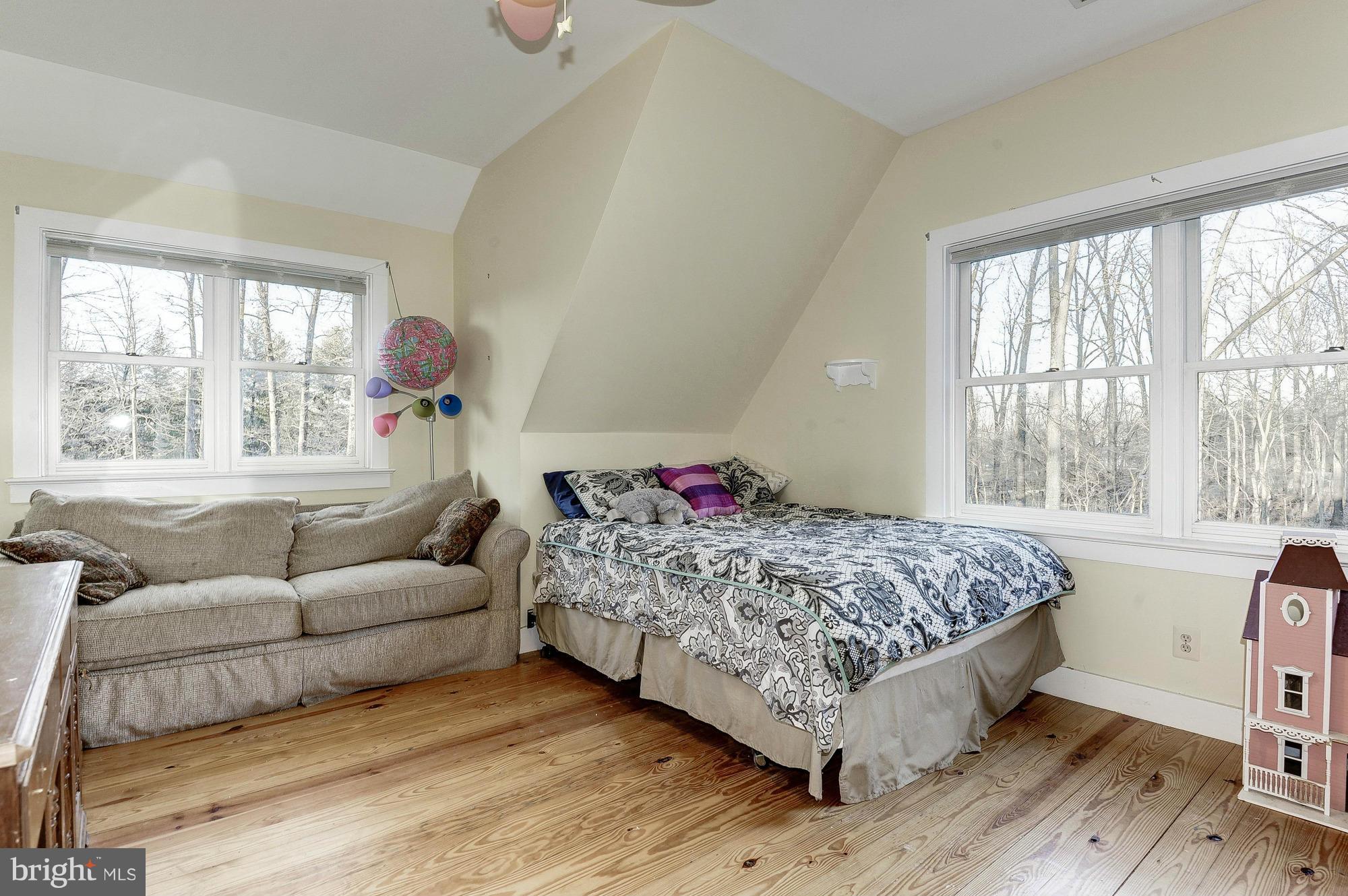 19820 Telegraph Springs Road Purcellville, VA 20132 - Photo 21 of 30 2nd bedroom and hardwoods