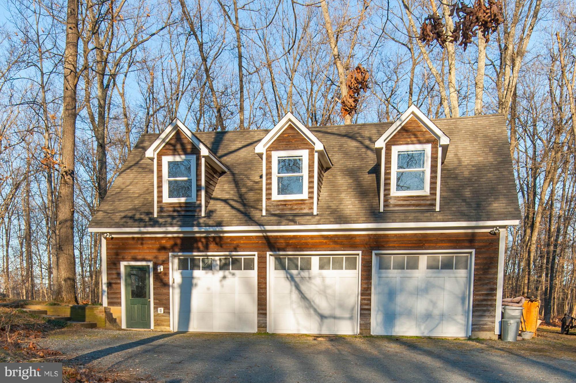 19820 Telegraph Springs Road Purcellville, VA 20132 - Photo 23 of 30 Finished apartment over garage