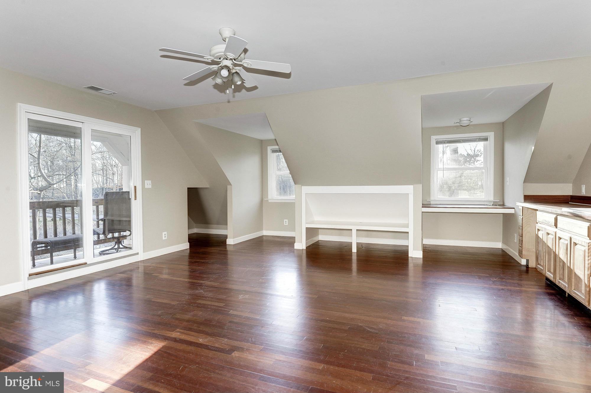 19820 Telegraph Springs Road Purcellville, VA 20132 - Photo 24 of 30 Hardwood flooring in apartment