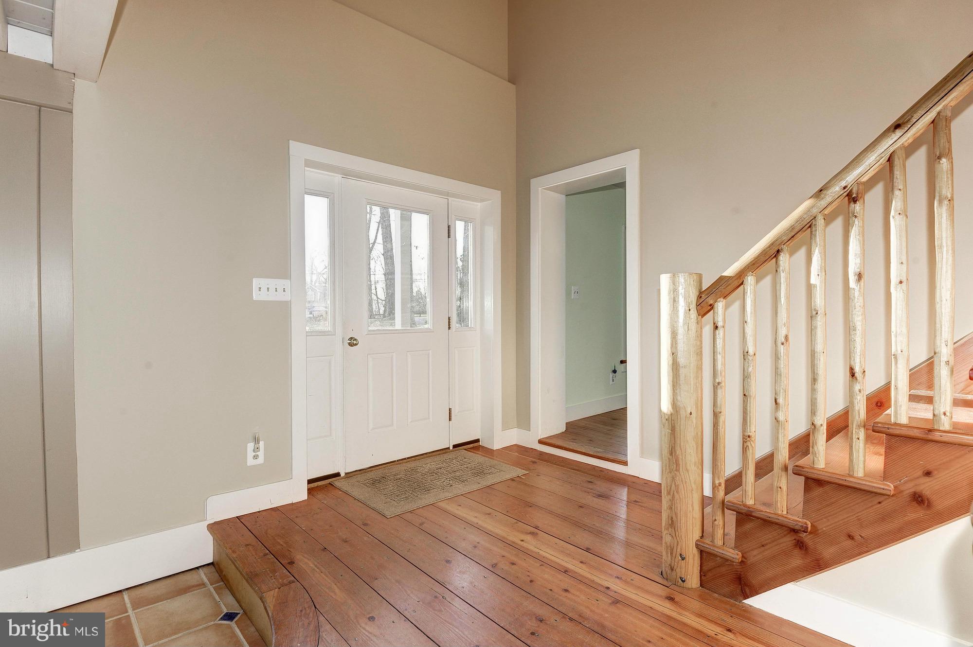 19820 Telegraph Springs Road Purcellville, VA 20132 - Photo 5 of 30 Hardwood entry foyer