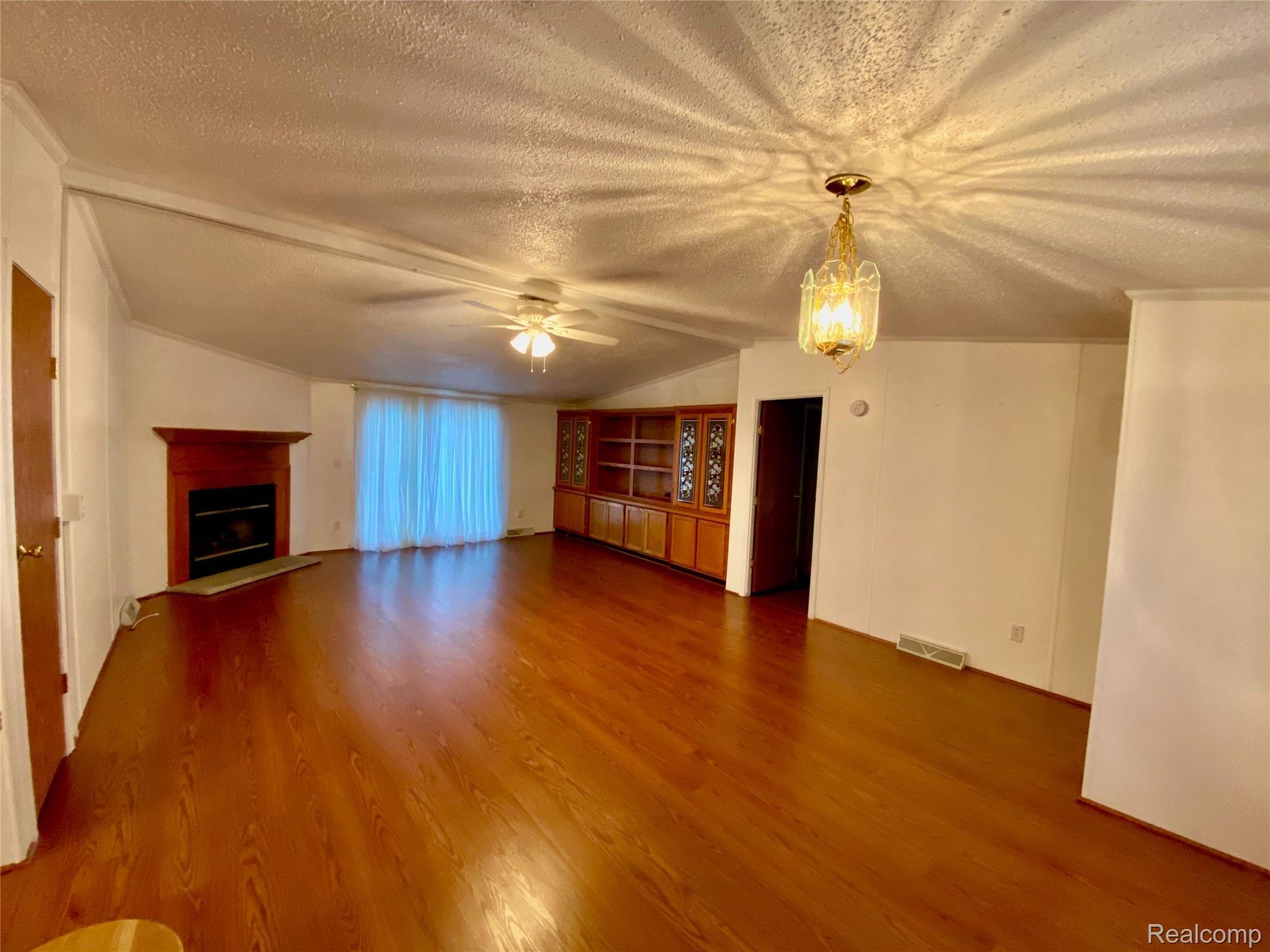 2914 East Hunters Creek Road Metamora, MI 48455 - Photo 18 of 33 Great Room