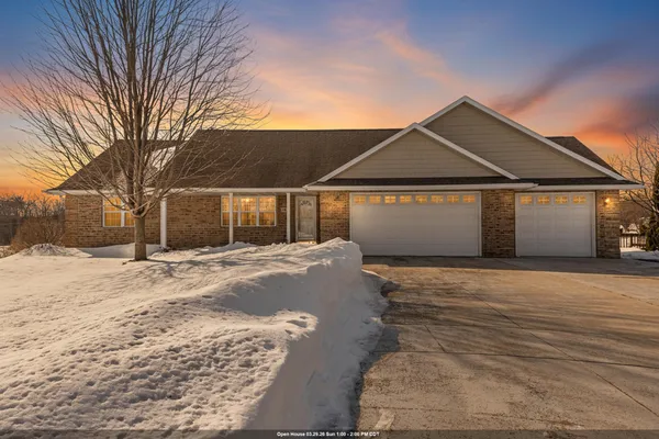 $499,900 | 2937 Firethorn Court, Suamico, WI 54313