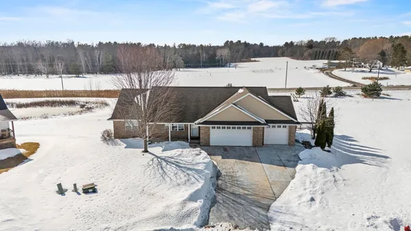 $499,900 | 2937 Firethorn Court, Suamico, WI 54313