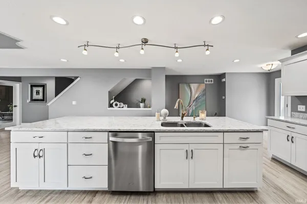 $1,159,000 | 25983 Lake Drive, Elkhart, IN 46514